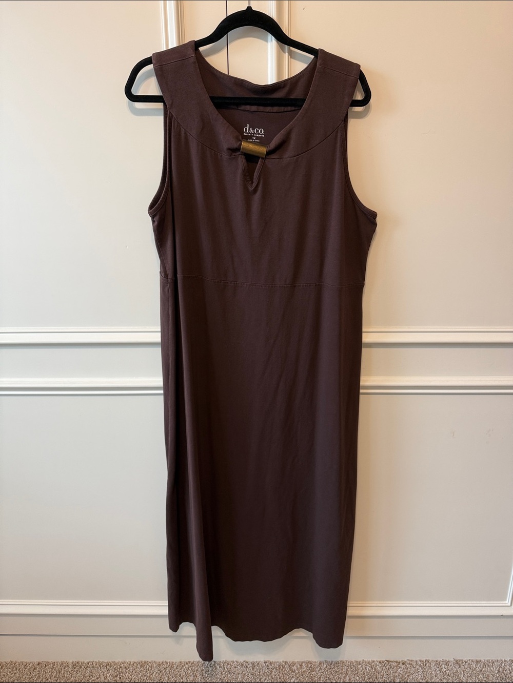 d&co Sleeveless Maxi Dress in Chocolate Brown
